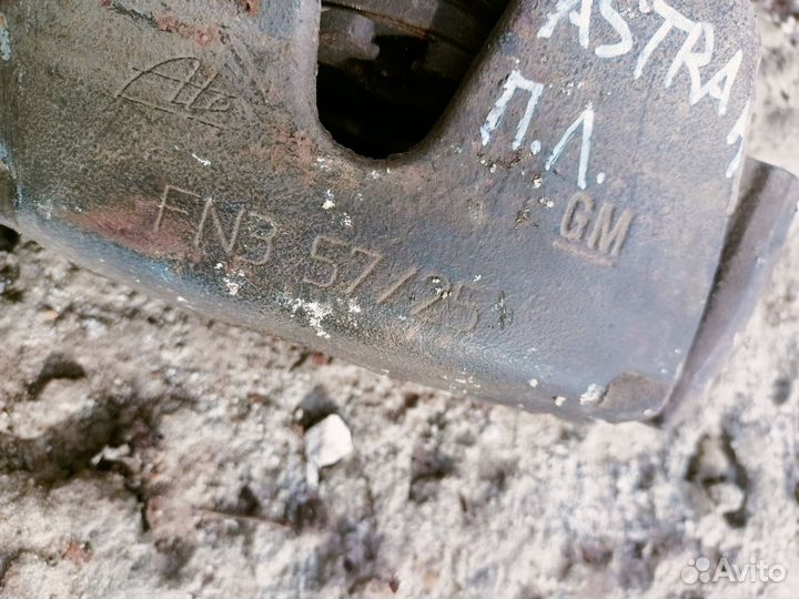 Тормозной суппорт передний левый Opel Astra H