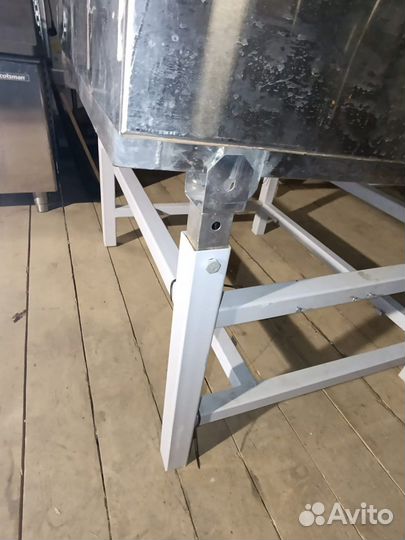 Стол витрина