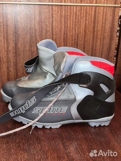 Лыжные ботинки