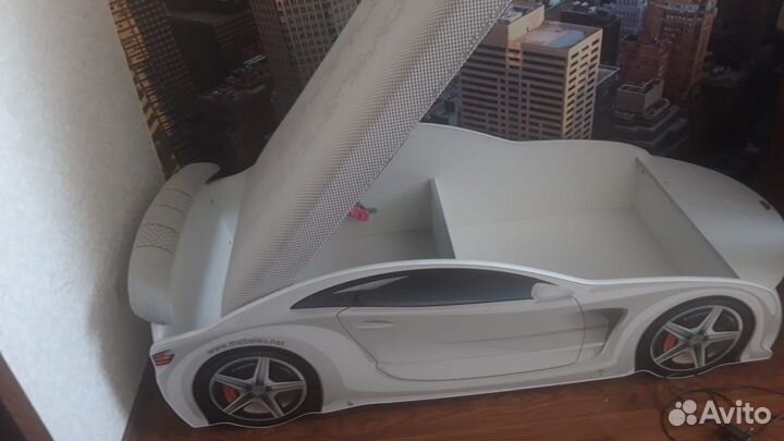 Детская кровать машинка