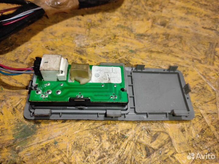 Плафон салонный правый Audi Allroad C5 2.7 ARE