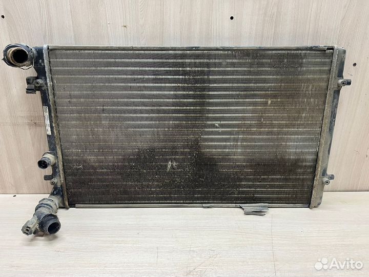 Радиатор охлаждения Skoda octavia a4