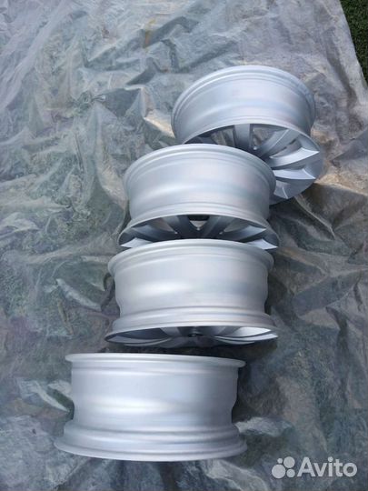 Комплект литых дисков