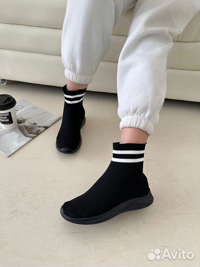 Кроссовки женские