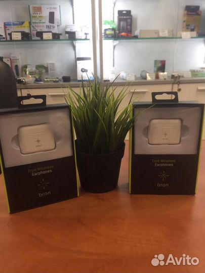 Bluetooth-гарнитура Bron BRN-TWS1-WT (Белая)