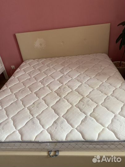 Кровать с матрасом