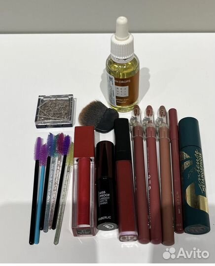 Косметика новая и б/у пакетом карандаш для губ