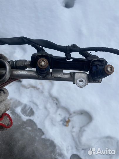 Топливная рампа с форсунками VAG 1.8T 06B133681