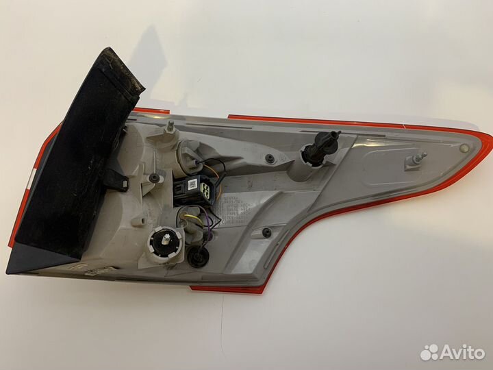 Фонарь задний левый на ford focus 3