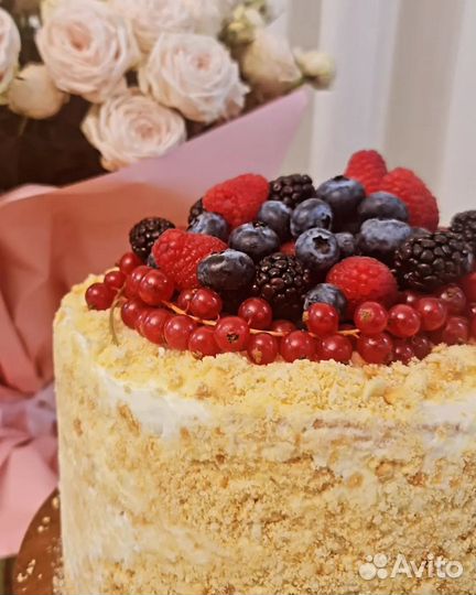 Торт наполеон с ягодами на заказ