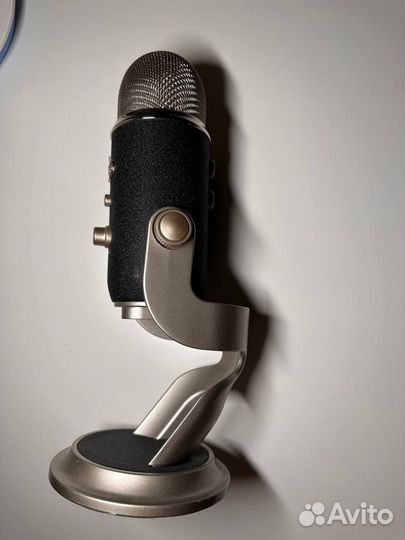 Микрофон Blue Yeti Pro