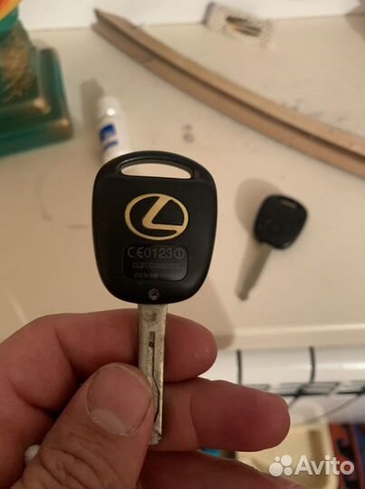 Оригенальны ключ от лексуса