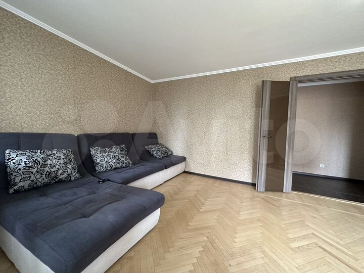 2-к. квартира, 72 м², 8/10 эт.