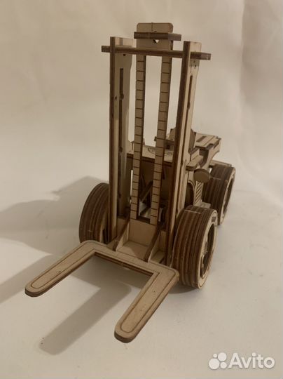 Деревянный конструктор «погрузчик»