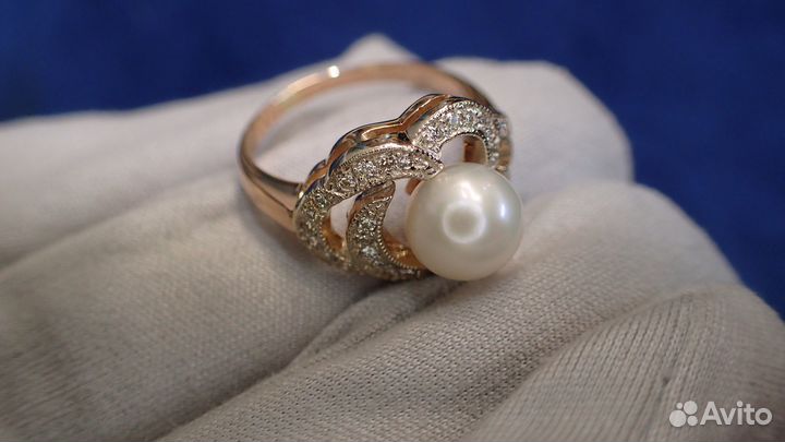 Золотое кольцо с бриллиантами и жемчугом
