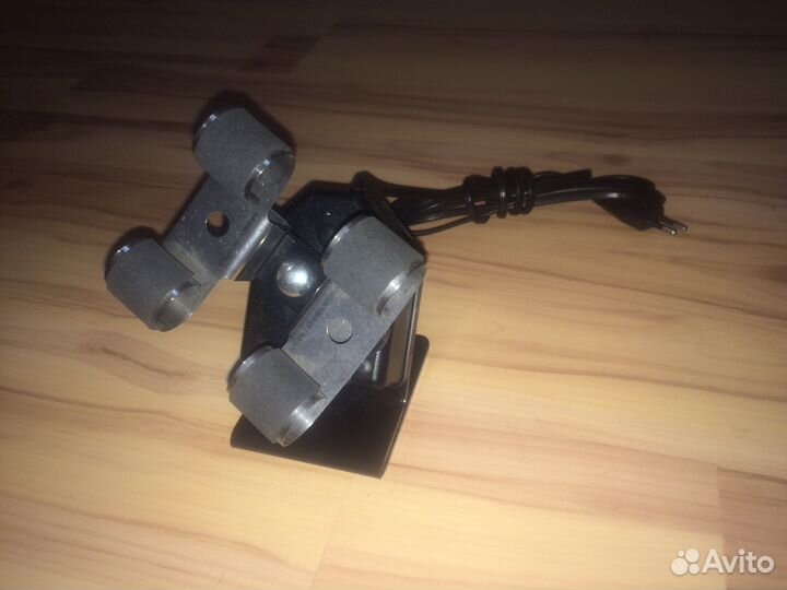 Устройство для заводки двух пар часов. Timemover