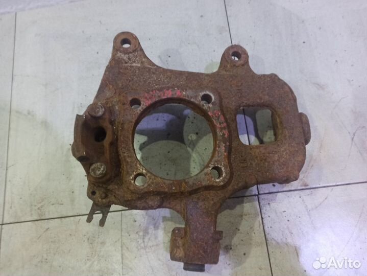 Кулак задний правый Ниссан