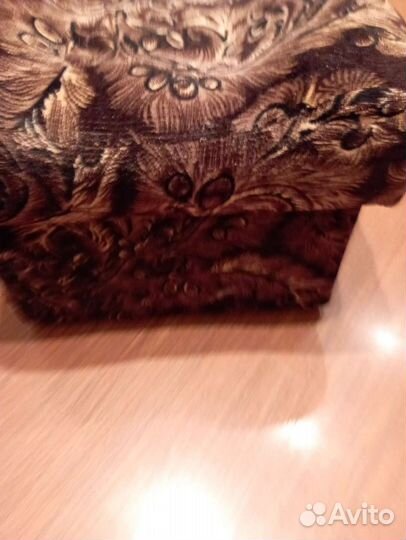 Пуфик в прихожую с ящиком