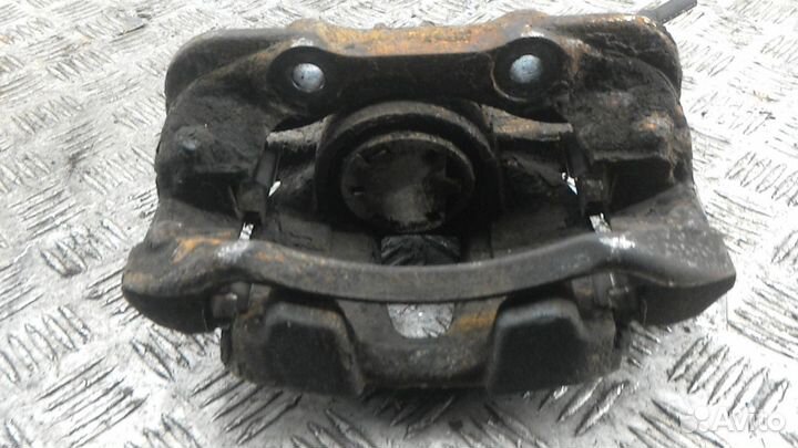 Суппорт передний правый Peugeot 3008 2010 4401N9