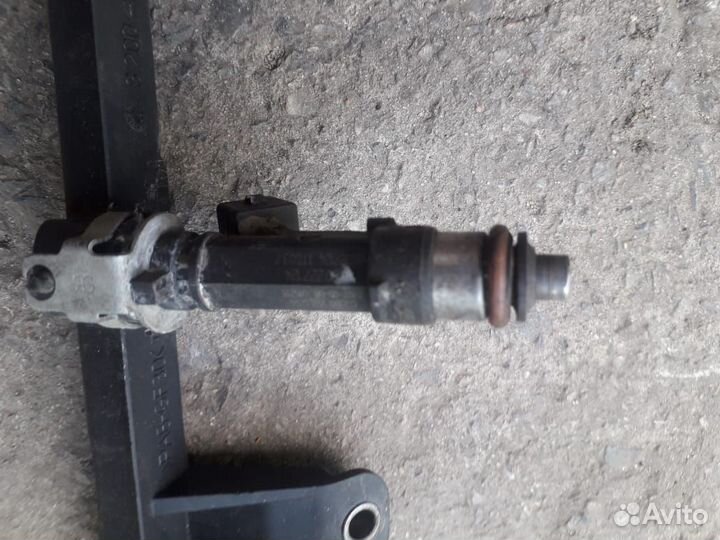 Renault Logan 1 1.6 форсунка топливная