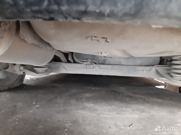 Задняя балка Рено Логан