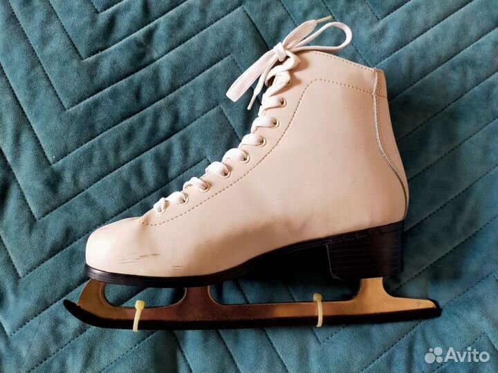 Коньки женские фигурные