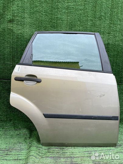 Дверь задняя правая Ford Fiesta CBK в сборе