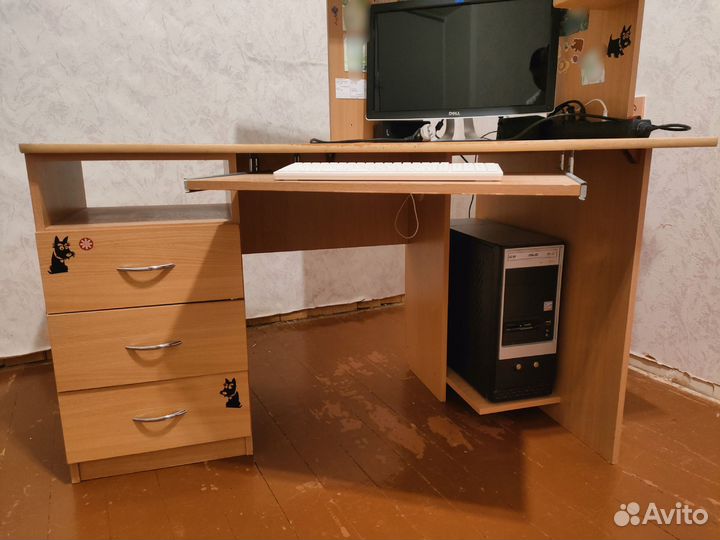 Письменный стол