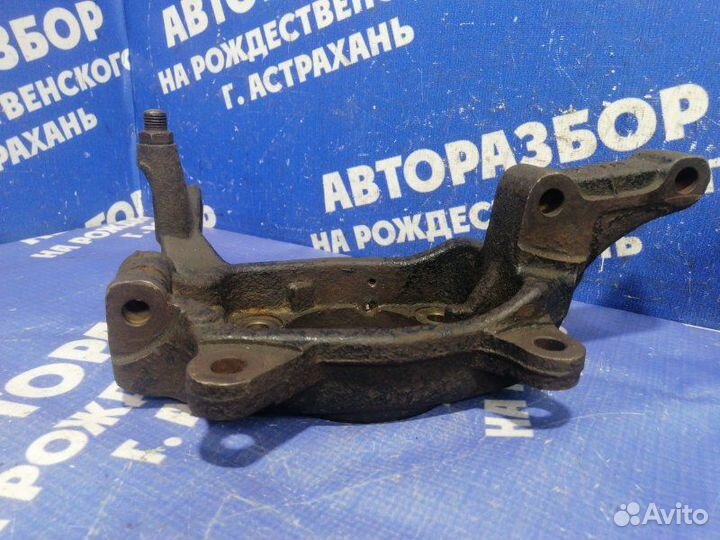 Передний левый поворотный кулак Nissan Teana J31