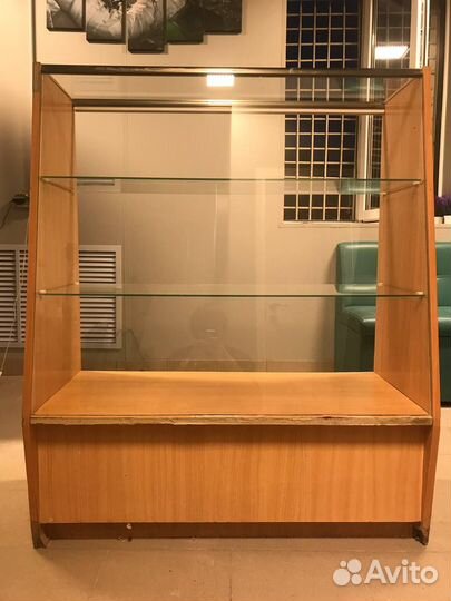 Стеклянная витрина