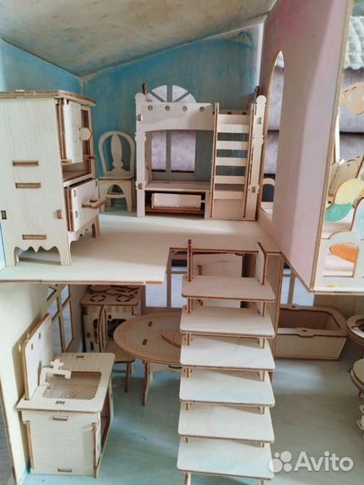 Кукольный домик с мебелью