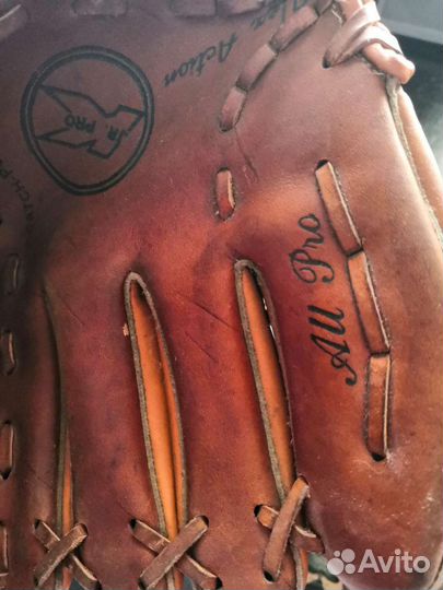 Бейсбольная перчатка