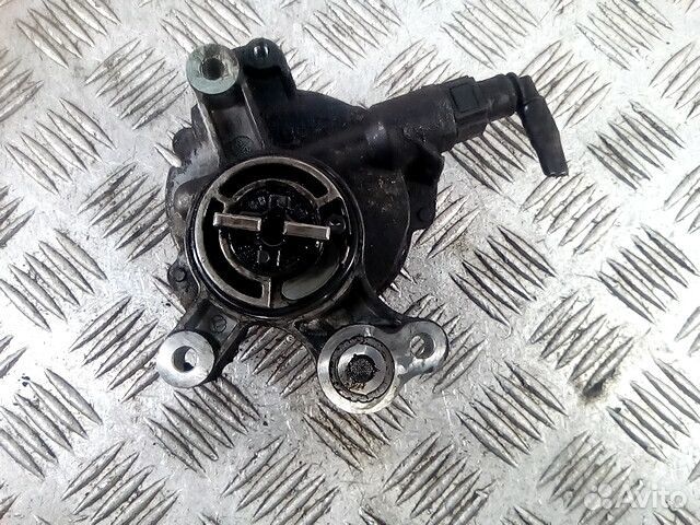 Насос вакуумный Volvo S40 рест. 2004 30725859