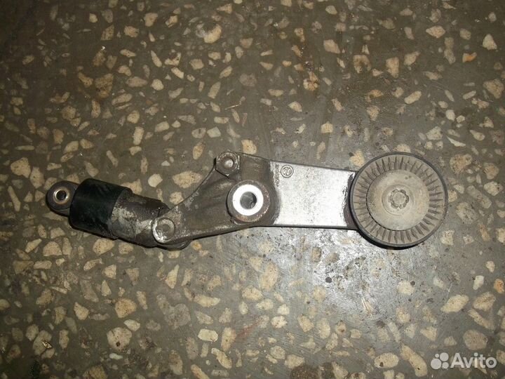 Ролик-натяжитель