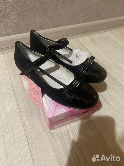 Туфли для девочки новые