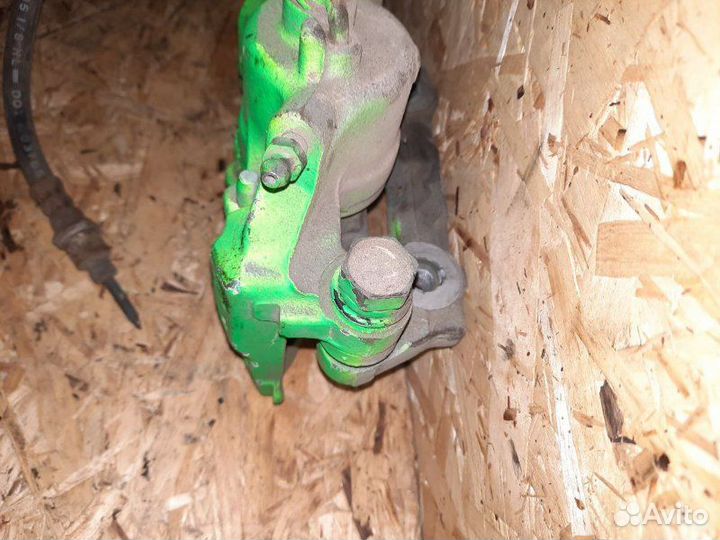 Суппорт задний правый Toyota Mark X GRX121 3GR-FSE