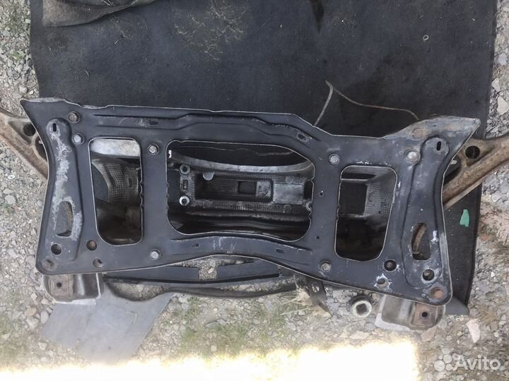 Передний подрамник dodge caravan 2.4