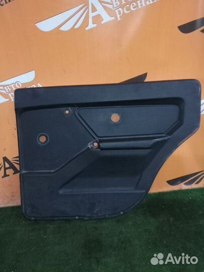 Обшивка боковой двери задняя правая Ваз 213100
