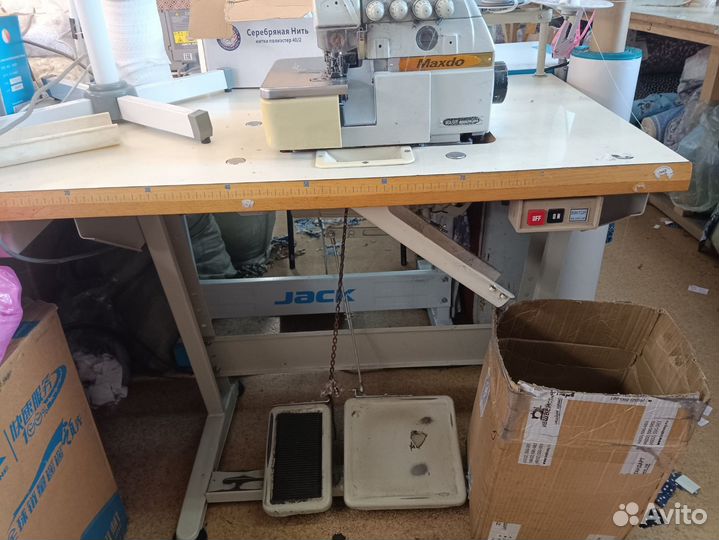 Промышленный оверлок пятинитка Maxdo 757F и стол