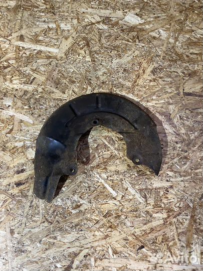 Пыльник тормозного диска Skoda Fabia 2 07-15