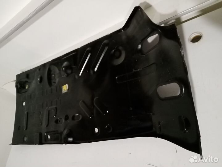 743210011R Панель пола передняя левая Laguna 07-12