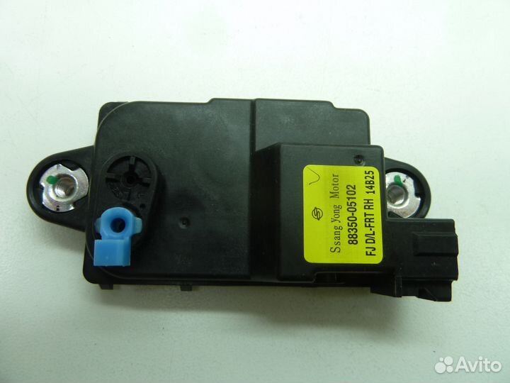 SsangYong Korando Моторчик привода замка двери