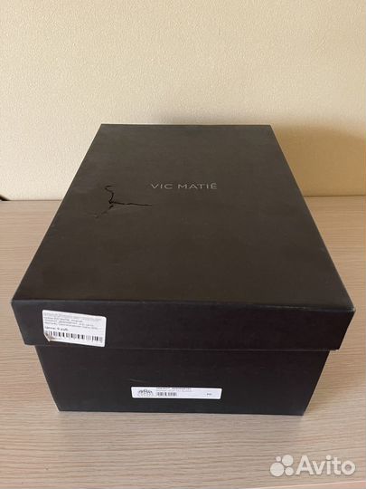 Коробка от сумки фирмы VIC matie