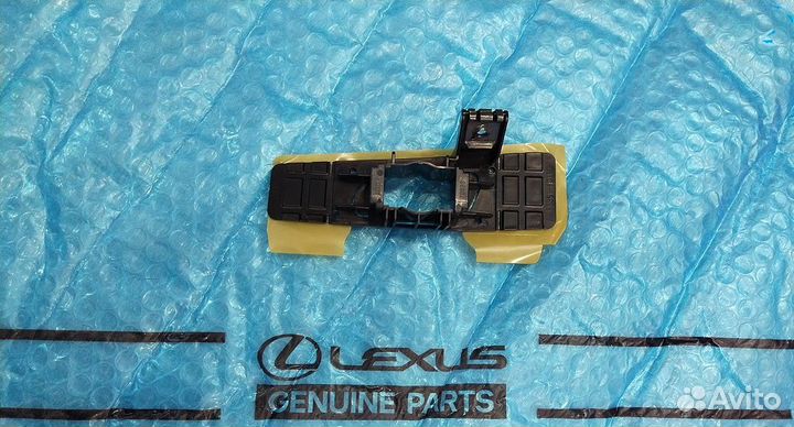 Крепление омывателя фары Lexus LX 570 правый 15-21