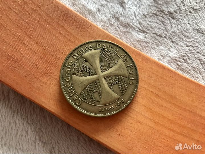 Монета нотердам де пари 2010