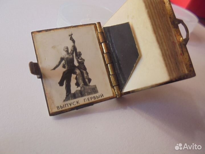 Редкие значки+брелки СССР+ иностранные 36 шт