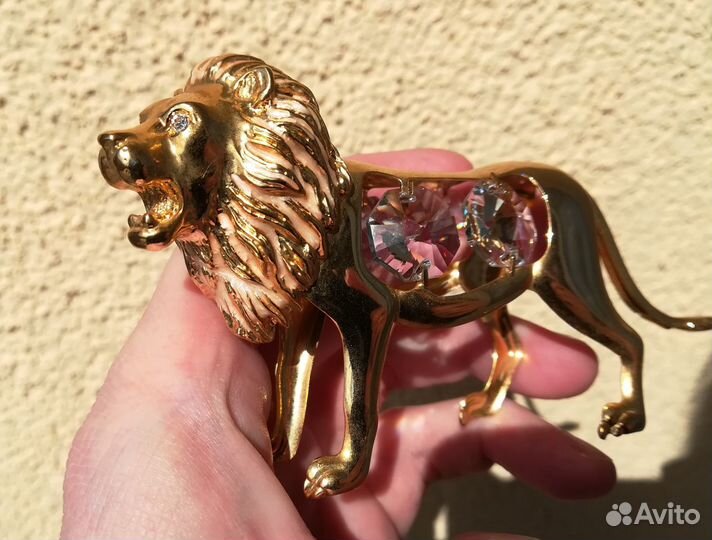 Статуэтки - золотые Львы Swarovski