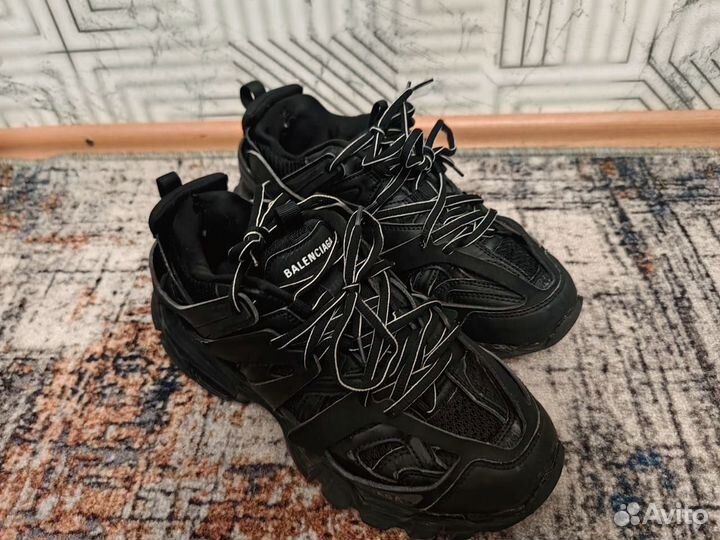 Balenciaga track