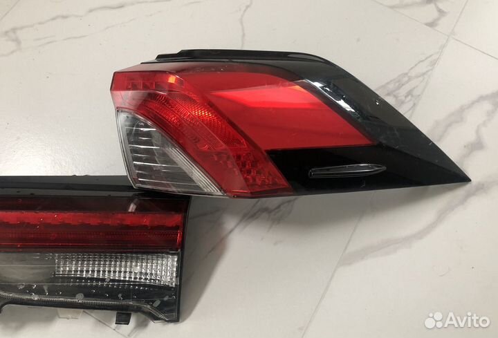 Фонарь задний правый Тойота RAV4 XA50