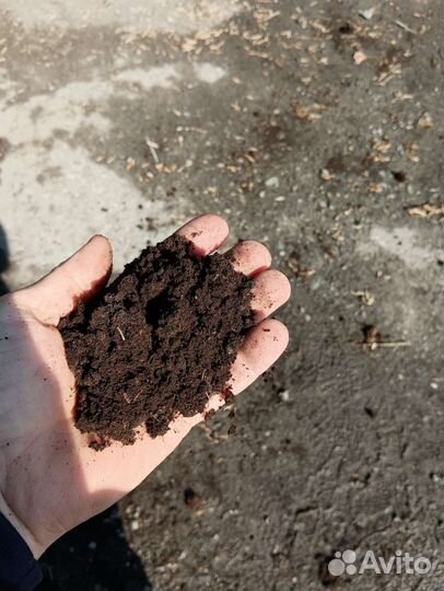 Перегной, навоз, песок, земля, дрова